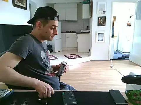 Snapshot of mihaimichael chatting on 07.04.26 mihaimichael online show from 07.04.26