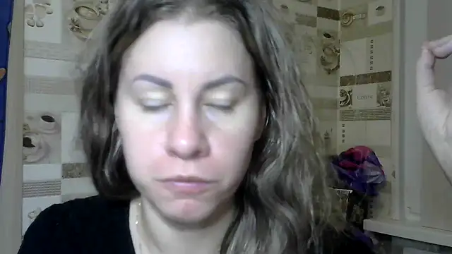 Snapshot of TherestlessKitty chatting on 12.13.24 TherestlessKitty online show from 12.13.24