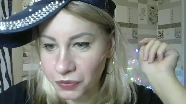 Snapshot of TherestlessKitty chatting on 01.04.25 TherestlessKitty online show from 01.04.25