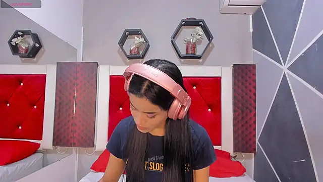 Karoll014 online show from 11.26.25