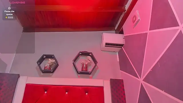 Karoll014 online show from 11.28.25