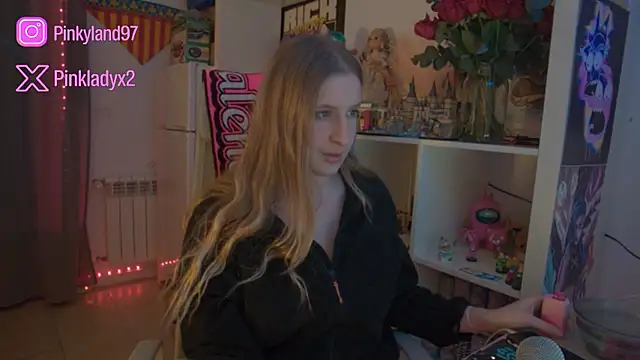 Snapshot of Pinkyladyxxx chatting on 01.15.26 Pinkyladyxxx online show from 01.15.26