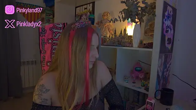Snapshot of Pinkyladyxxx chatting on 02.15.26 Pinkyladyxxx online show from 02.15.26