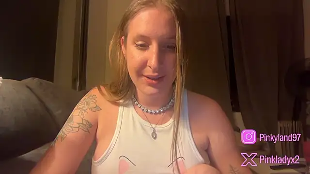 Snapshot of Pinkyladyxxx chatting on 05.15.26 Pinkyladyxxx online show from 05.15.26