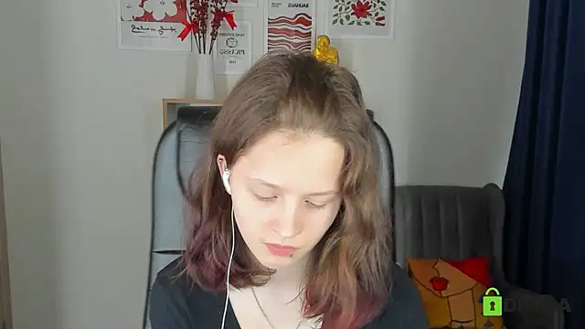 Snapshot of Alina_Mills chatting on 05.17.26 Alina Mills online show from 05.17.26