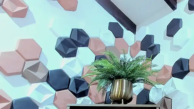 Makonneen online show from 02.04.25