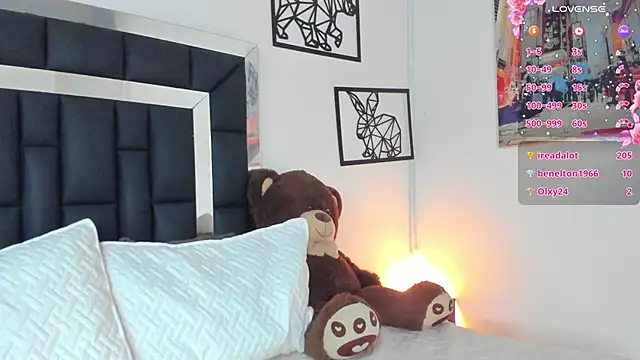 emma-hiill online show from 01.25.25