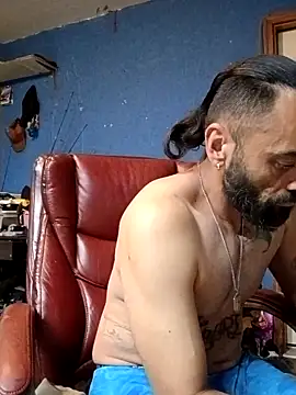 Snapshot of C8L3U chatting on 03.04.26 C8L3U online show from 03.04.26