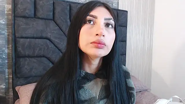 Nicolette ks  online show from 10.22.25