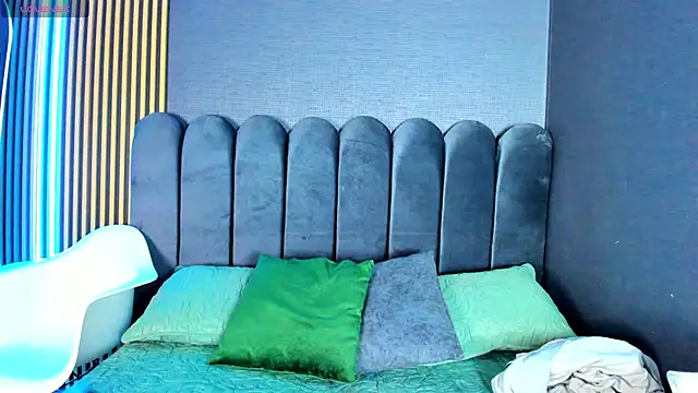 Nicolette ks  online show from 12.17.25