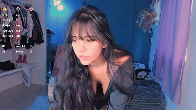 Snapshot of AllisonCatUwU chatting on 12.08.24 AllisonCatUwU online show from 12.08.24