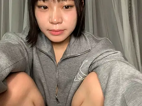 Snapshot of Riri__oo chatting on 03.11.25 Riri oo online show from 03.11.25