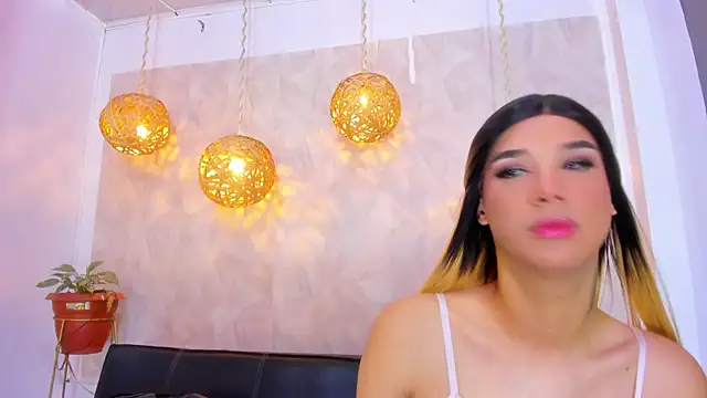 victoria aleia  online show from 12.21.24