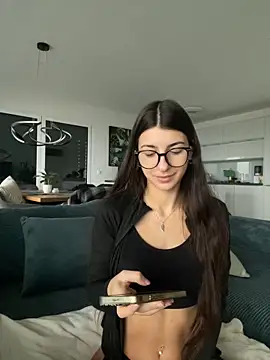 Snapshot of Wildberry_ chatting on 11.17.25 Wildberry online show from 11.17.25