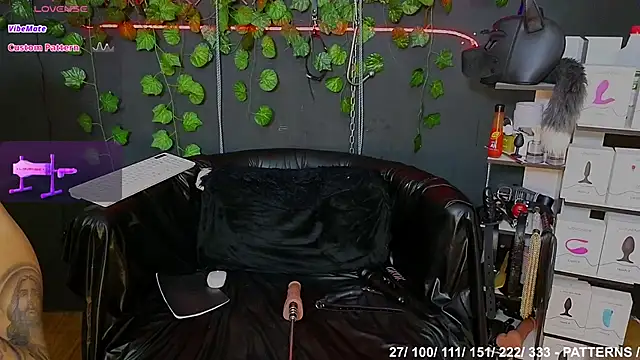 Snapshot of Sweett_Mollyy chatting on 09.24.25 Sweett Mollyy online show from 09.24.25