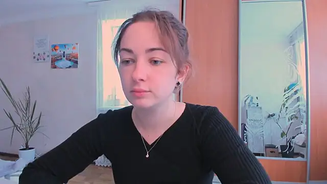 Snapshot of cClandesTina chatting on 09.18.25 cClandesTina online show from 09.18.25