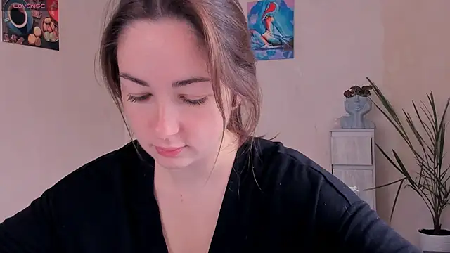 Snapshot of cClandesTina chatting on 10.26.25 cClandesTina online show from 10.26.25