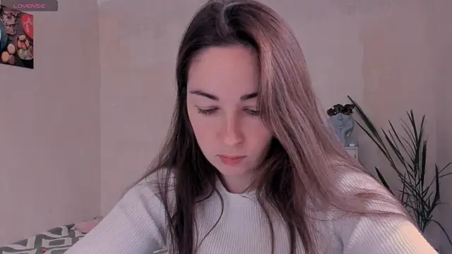 Snapshot of cClandesTina chatting on 10.28.25 cClandesTina online show from 10.28.25