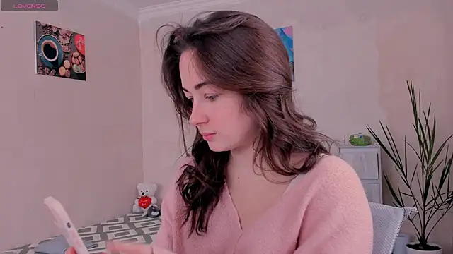 Snapshot of cClandesTina chatting on 11.22.25 cClandesTina online show from 11.22.25