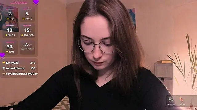 Snapshot of cClandesTina chatting on 11.29.25 cClandesTina online show from 11.29.25