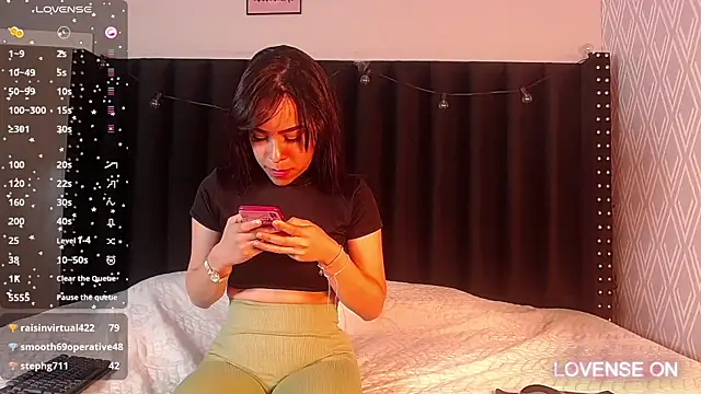 Snapshot of littleebluee chatting on 01.07.25 littleebluee online show from 01.07.25