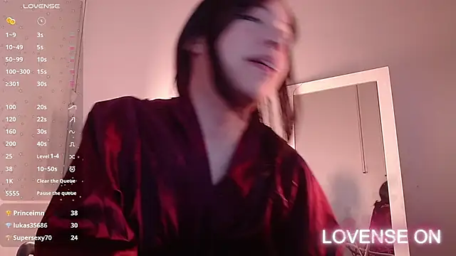 Snapshot of littleebluee chatting on 01.10.25 littleebluee online show from 01.10.25