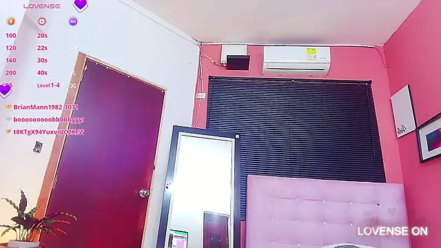 Snapshot of littleebluee chatting on 01.18.25 littleebluee online show from 01.18.25