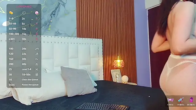 Snapshot of littleebluee chatting on 02.01.25 littleebluee online show from 02.01.25