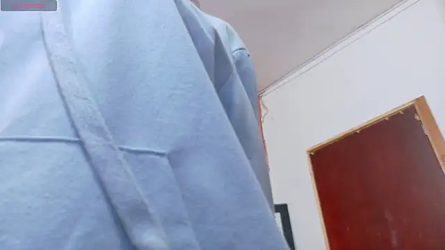 Snapshot of littleebluee chatting on 02.11.25 littleebluee online show from 02.11.25