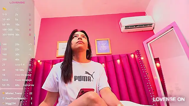 Snapshot of littleebluee chatting on 02.13.25 littleebluee online show from 02.13.25