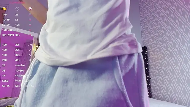 Snapshot of littleebluee chatting on 03.02.25 littleebluee online show from 03.02.25