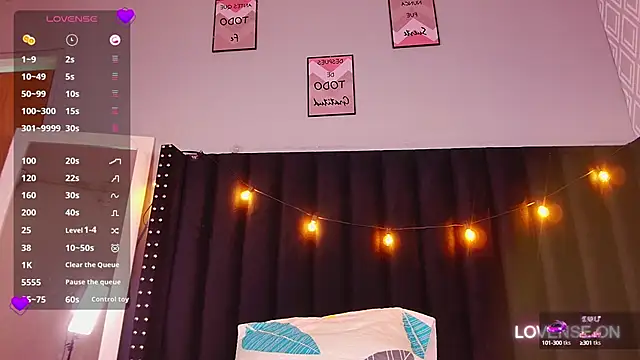 Snapshot of littleebluee chatting on 03.08.25 littleebluee online show from 03.08.25