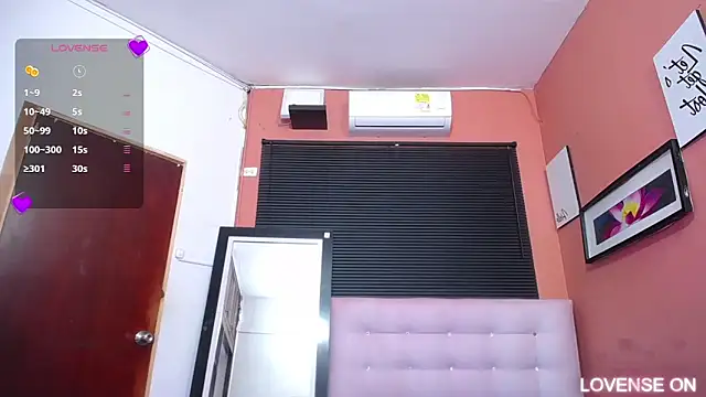 Snapshot of littleebluee chatting on 03.11.25 littleebluee online show from 03.11.25