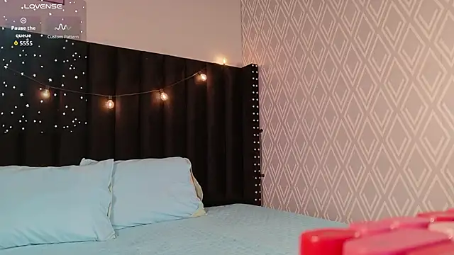 Snapshot of littleebluee chatting on 09.13.25 littleebluee online show from 09.13.25