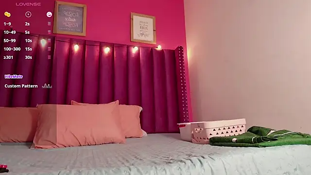 Snapshot of littleebluee chatting on 09.17.25 littleebluee online show from 09.17.25