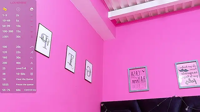 Snapshot of littleebluee chatting on 09.21.25 littleebluee online show from 09.21.25