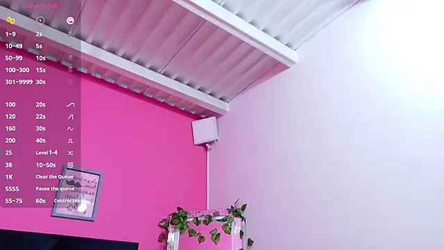 Snapshot of littleebluee chatting on 09.27.25 littleebluee online show from 09.27.25