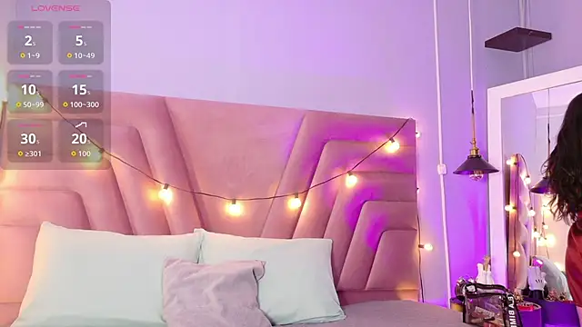 Snapshot of littleebluee chatting on 09.28.25 littleebluee online show from 09.28.25