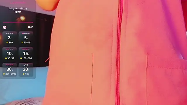 Snapshot of littleebluee chatting on 10.05.25 littleebluee online show from 10.05.25