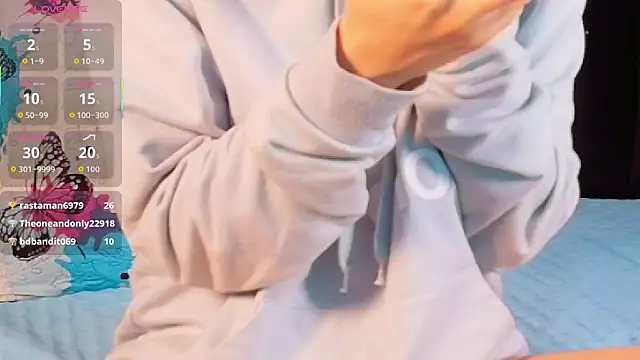 Snapshot of littleebluee chatting on 10.16.25 littleebluee online show from 10.16.25