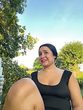 Pretty Isadora online show from 12.02.24