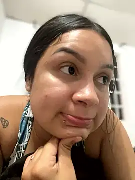 Pretty Isadora online show from 12.05.24