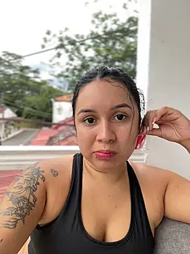 Pretty Isadora online show from 12.12.24