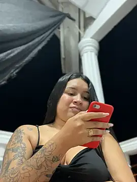 Pretty Isadora online show from 12.15.24