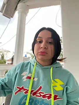 Pretty Isadora online show from 12.16.24