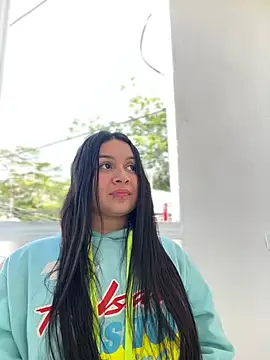 Pretty Isadora online show from 12.16.24