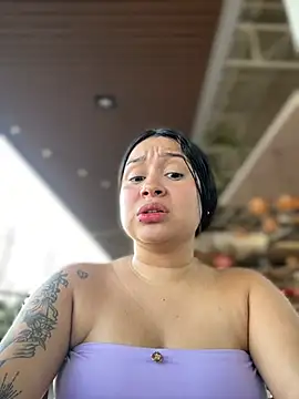 Pretty Isadora online show from 12.16.24