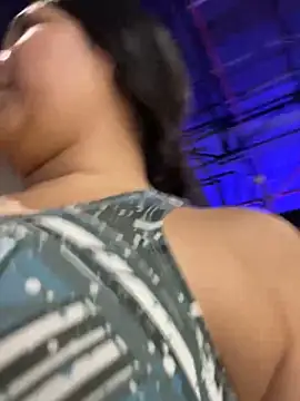 Pretty Isadora online show from 12.17.24