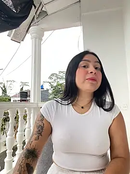 Pretty Isadora online show from 01.03.25