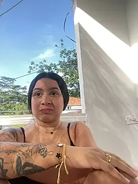 Pretty Isadora online show from 01.04.25